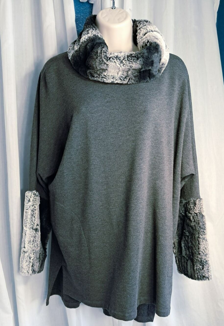 Saks Fifth Avenue Oversized Sweater Gray Size XS, Faux Fur Collar & Cuffs